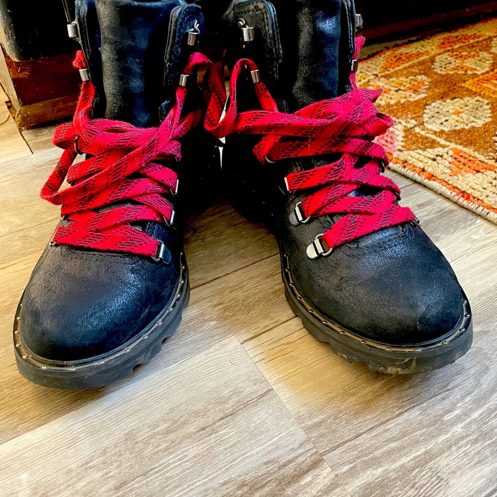 Sorel Hiking boots size 8